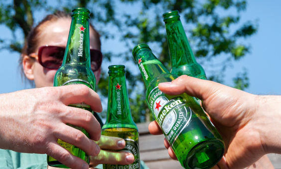 오프라인 만남을 주선하는 주류 회사