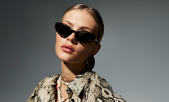 얼굴 위에 쓴 역사, 선글라스