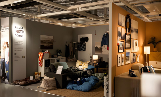 사회 문제에 대해 말하는 쇼룸 전시장