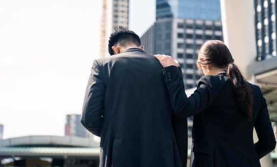 성과는 가끔 지각하지만 결코 결석하지 않는다
