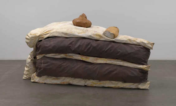 딱딱한 조각을 비튼 ‘말랑한’ 상상력