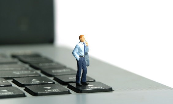 버티느냐, 그만두느냐